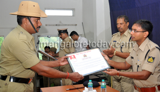 Mangalore: SP Abhishek Goyal confers Excellence Awards on 53 police personnel